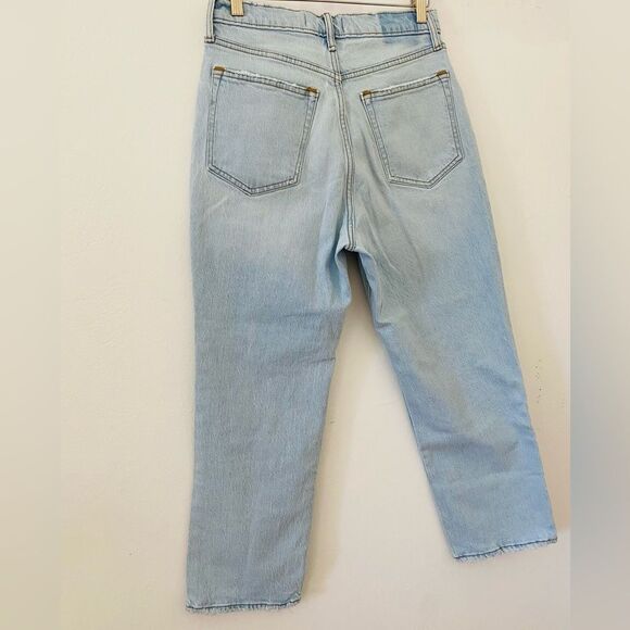 A&F The 90s Straight Ultra high rise Jean Size 8 Extra Short Ripped knee - Picture 8 of 8